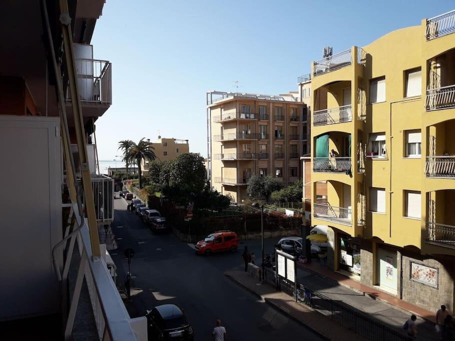 Appartamento Vittoria Pietra Ligure Exterior foto