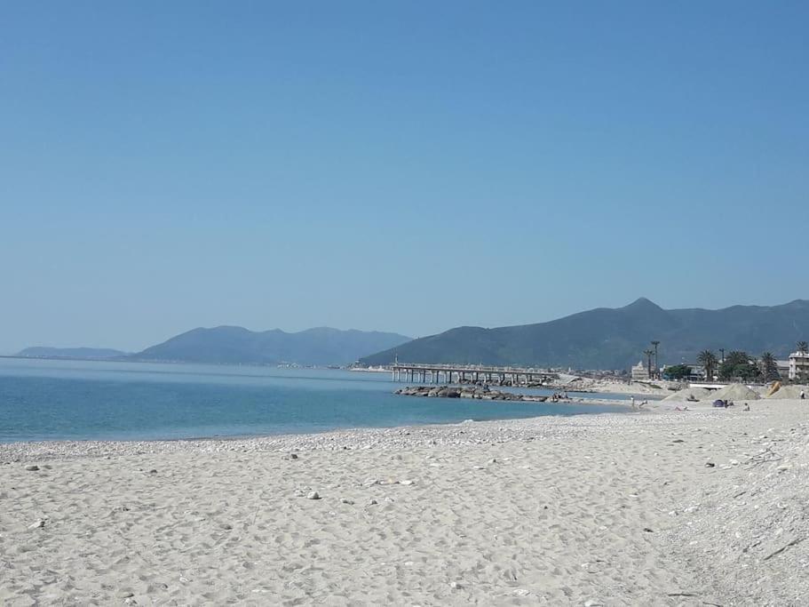 Appartamento Vittoria Pietra Ligure Exterior foto