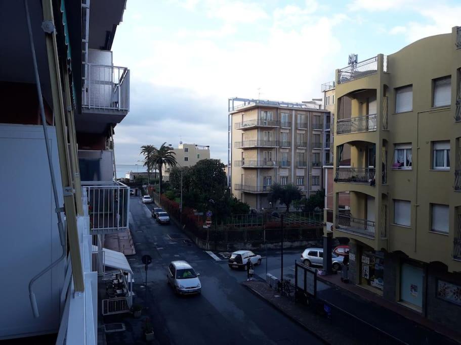 Appartamento Vittoria Pietra Ligure Exterior foto